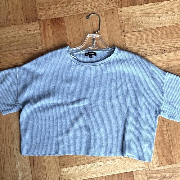Kendall & Kylie Sweaters - Kendall & Kylie Short Sleeve Ribbed Top Size Medium